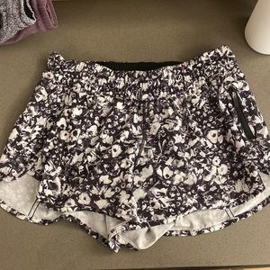 Size 10–Tracker V Lululemon shorts